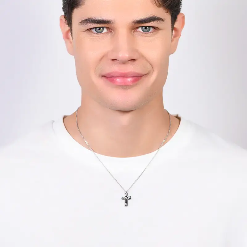 COLLANA UOMO IN ACCIAIO CROCE ED IP BLACK miniatura 3