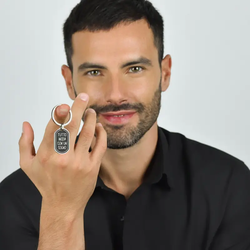 PORTACHIAVE UOMO IN ACCIAIO TUTTO INIZIA CON UN SOGNO miniatura 3