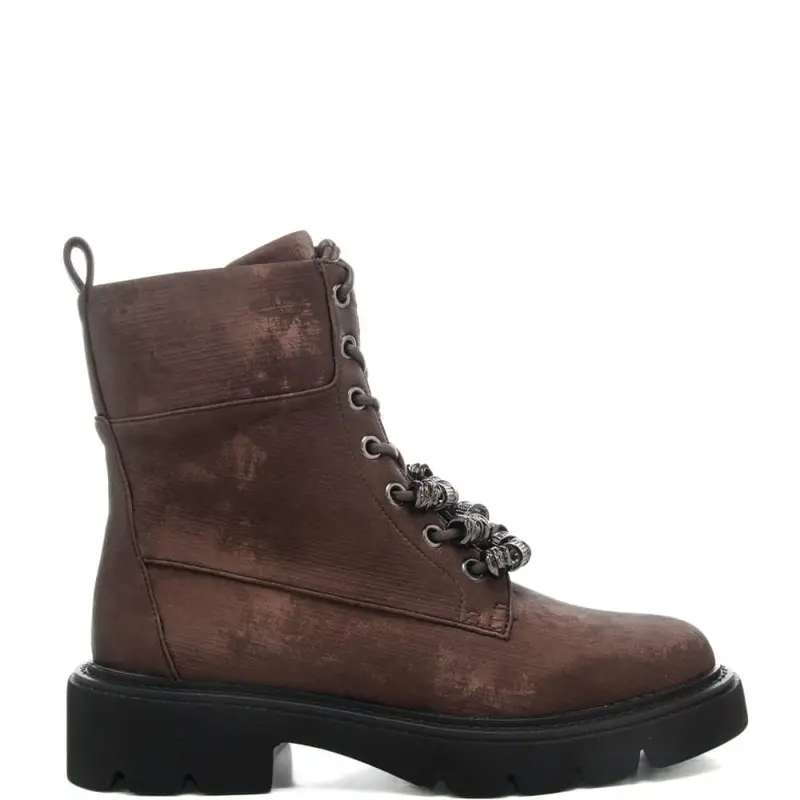 anfibi da donna con texture effetto vintage e charms sul davanti testa di moro