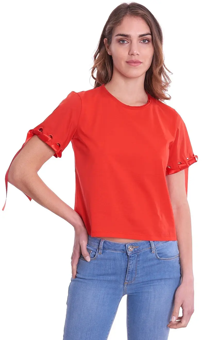 T-shirt luckylu con applicazioni in raso, colore rosso