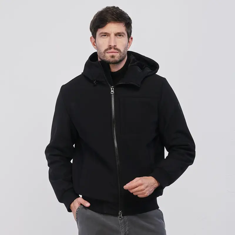 Giacca nera corta da uomo con tasche e cappuccio