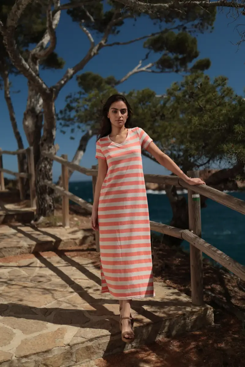 ABITO LUNGO A RIGHE | Colore Corallo |