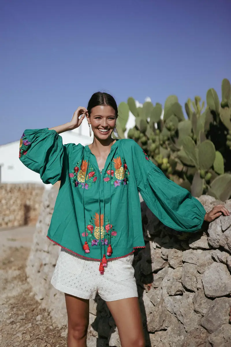 BLUSA CON RICAMI ARTIGIANALI | Colore Verde |