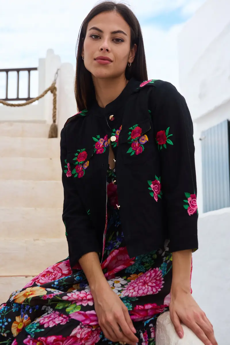 GIACCA CON RICAMI ARTIGIANALI | Colore Nero |