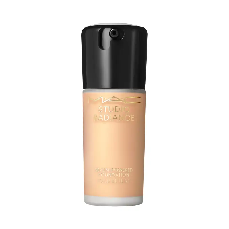 Fondotinta Studio Radiance Serum-Powered Foundation NC14.5 - Fondotinta