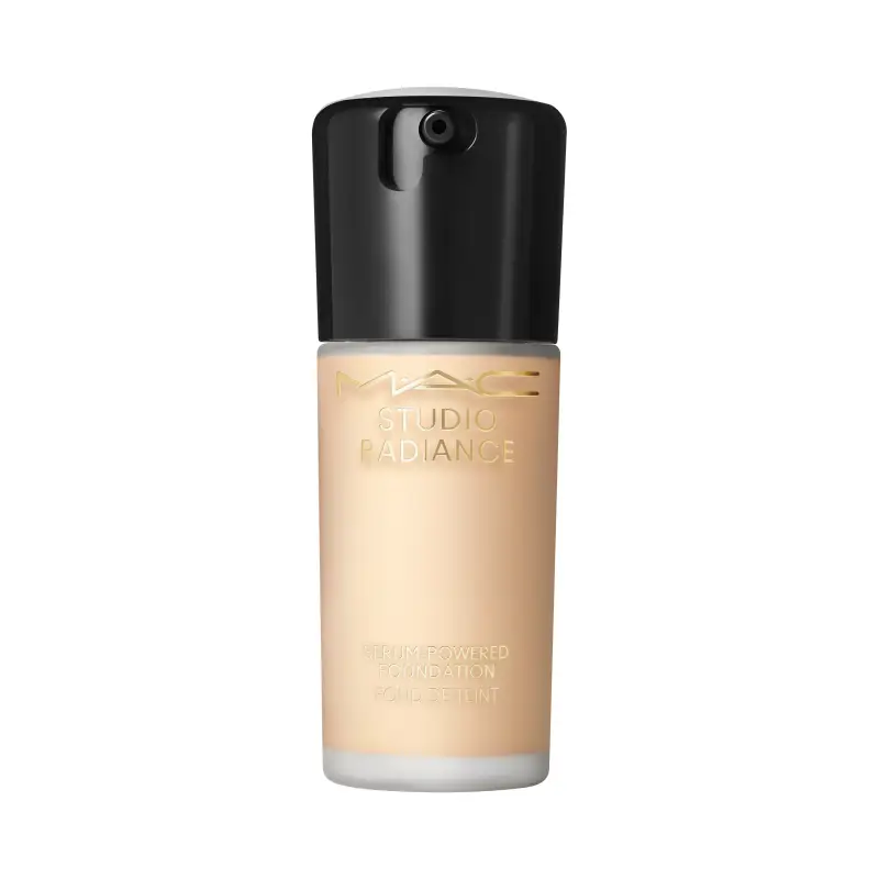 Fondotinta Studio Radiance Serum-Powered Foundation NC17 - Fondotinta