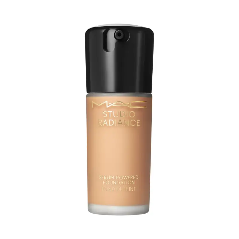 Fondotinta Studio Radiance Serum-Powered Foundation NC27 - Fondotinta