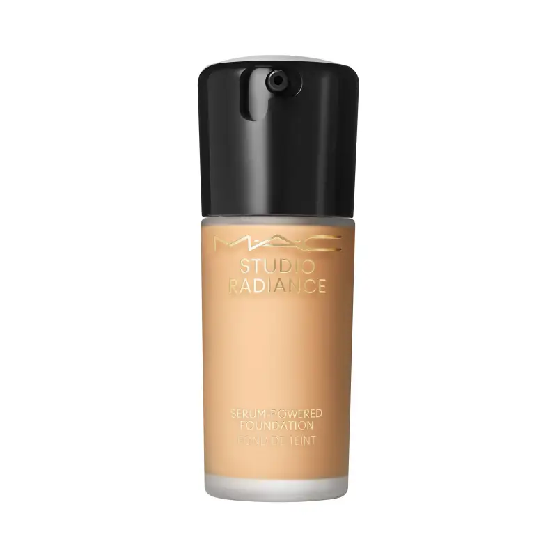 Fondotinta Studio Radiance Serum-Powered Foundation NC30 - Fondotinta