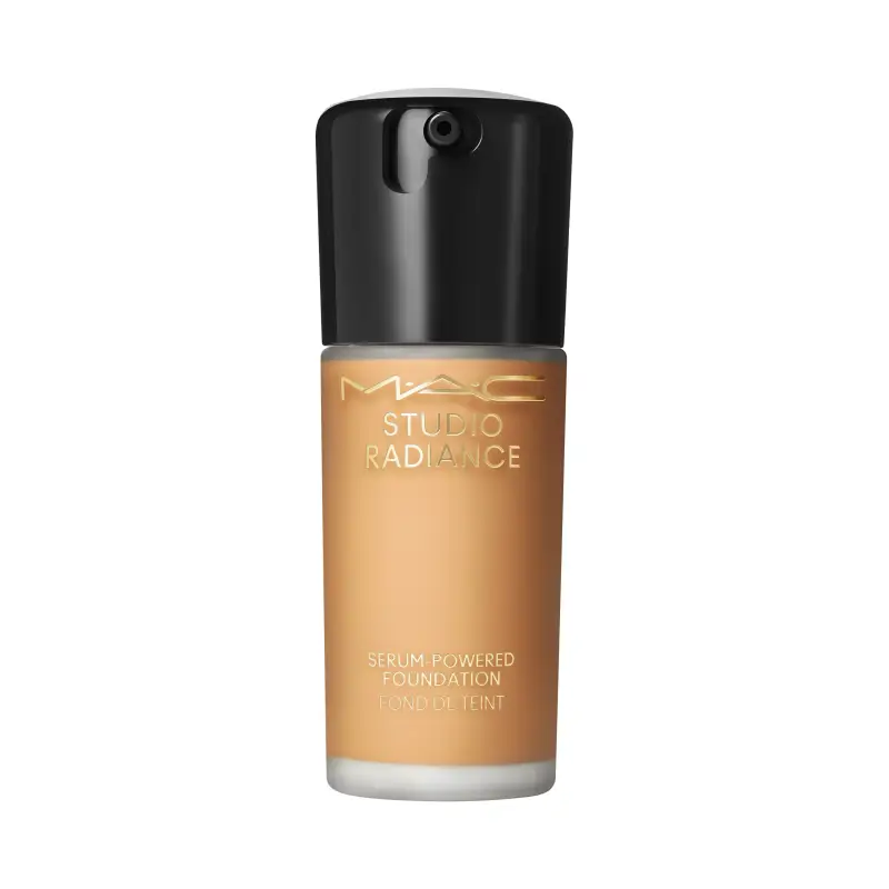 Fondotinta Studio Radiance Serum-Powered Foundation NC45 - Fondotinta