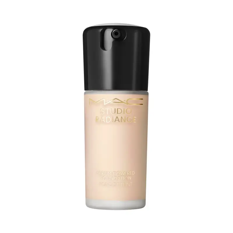 Fondotinta Studio Radiance Serum-Powered Foundation NW11 - Fondotinta