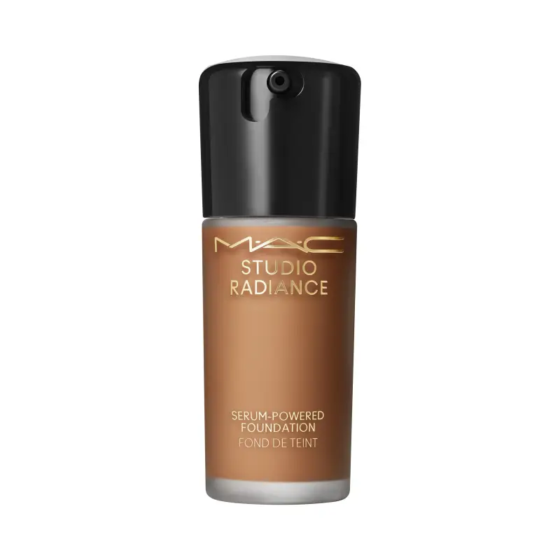 Fondotinta Studio Radiance Serum-Powered Foundation NW50 - Fondotinta