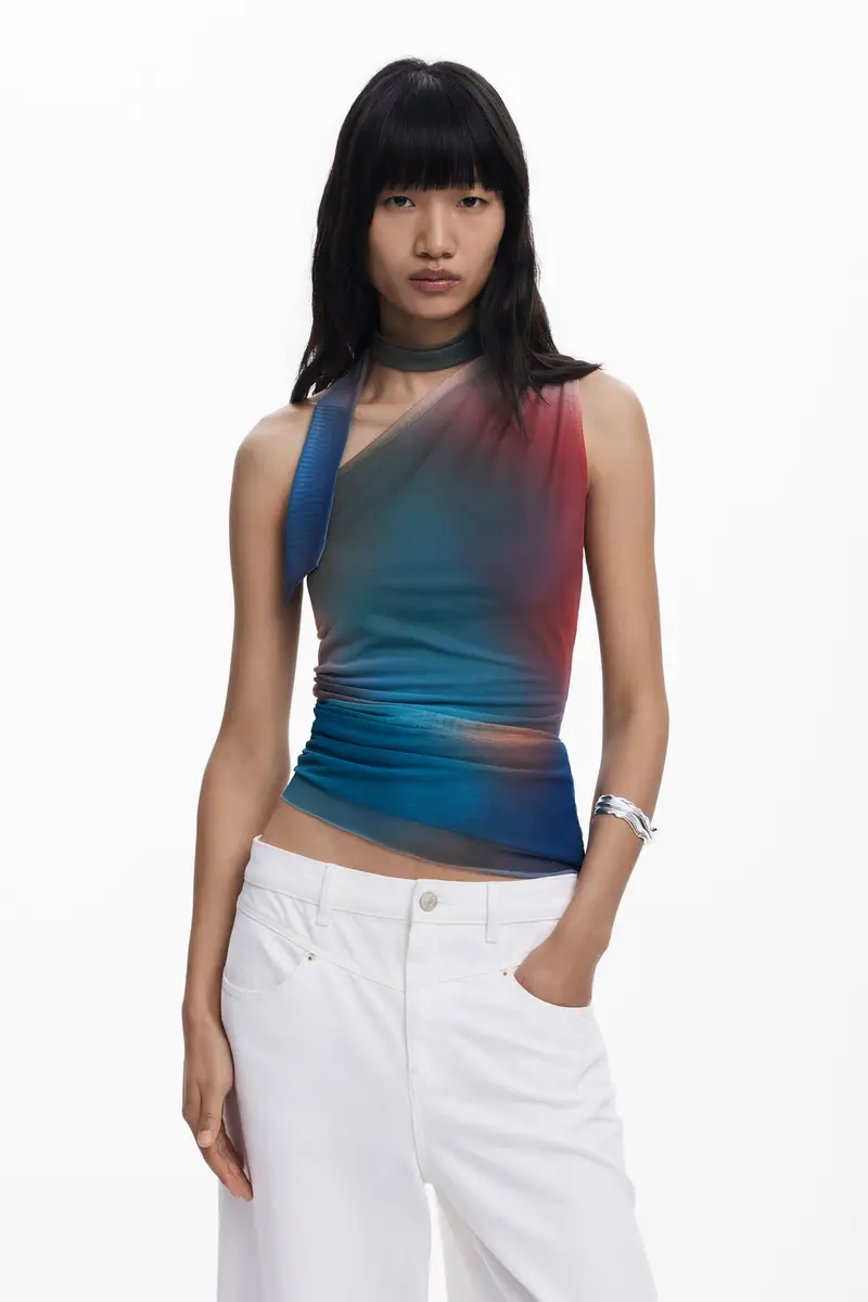 Maglietta con scollo annodato