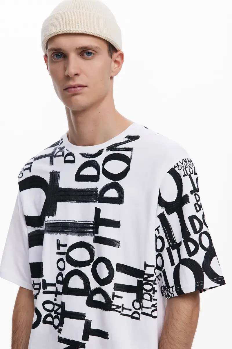 Maglietta con stampa di parole