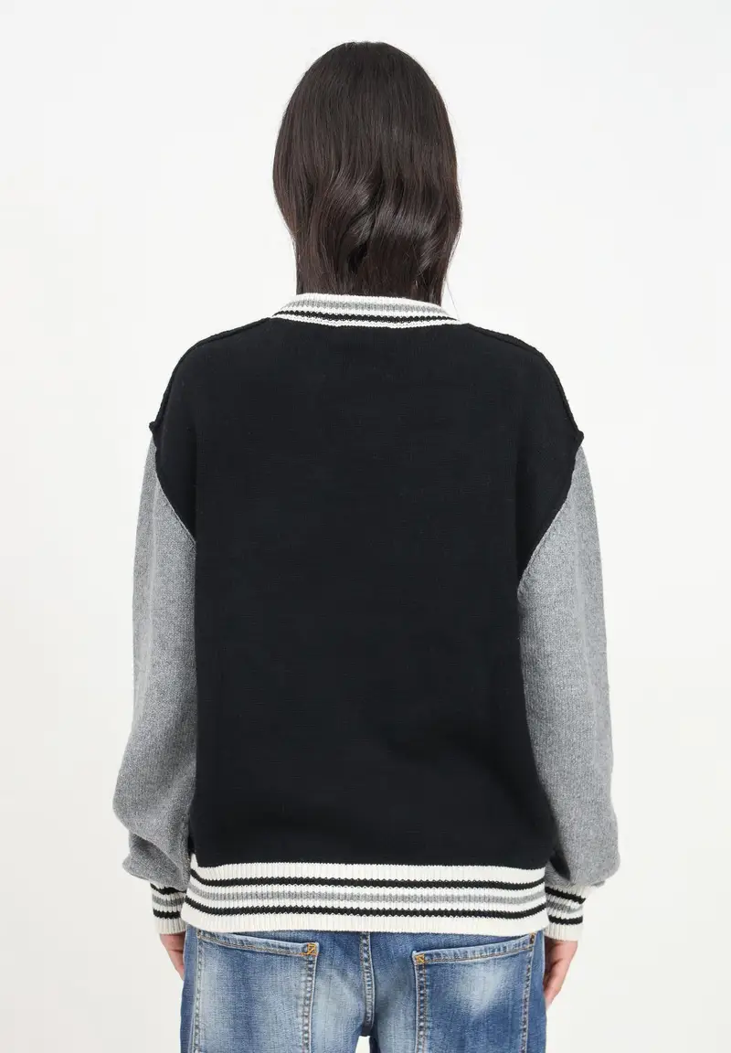 Maglioncino girocollo grigio e nero per donna e bambina con ricamo logo miniatura 2