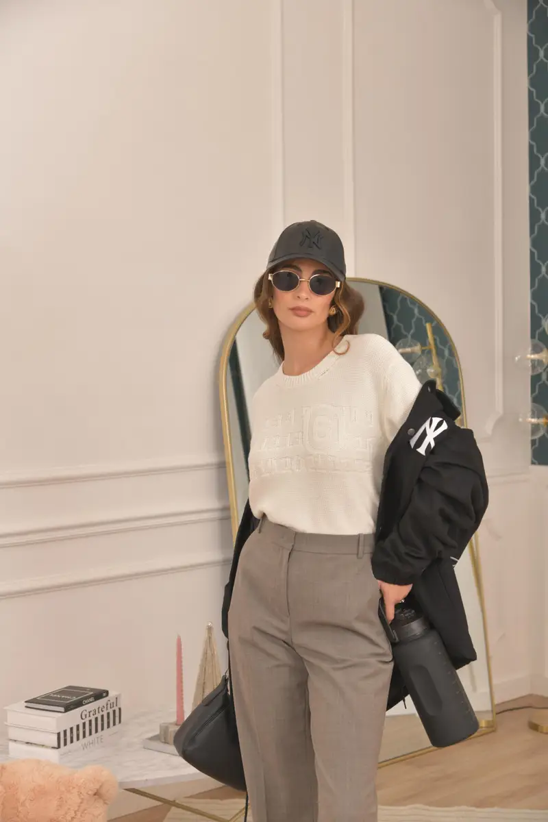 Maglione girocollo panna per donna e bambina con logo in maglia intarsiata miniatura 3