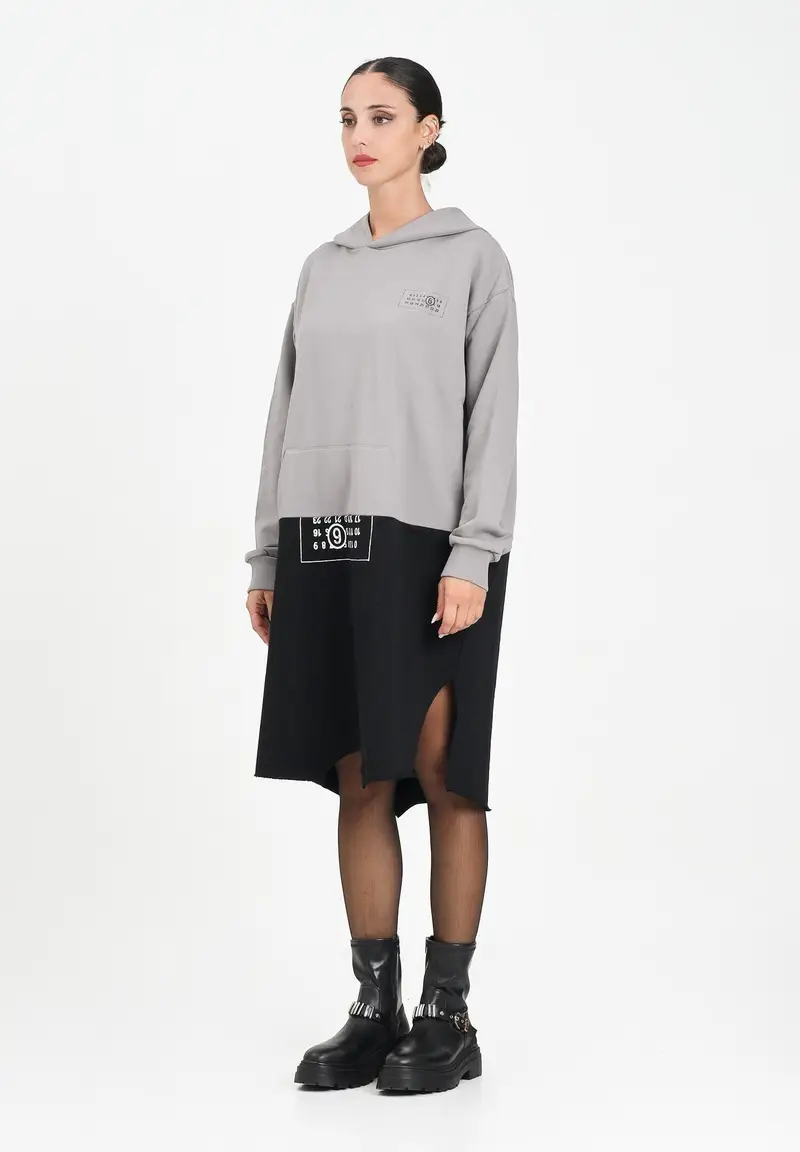 MAISON MARGIELA Abito maxi felpa grigia e nera per donna e ragazze dallo stile re-cut MM6