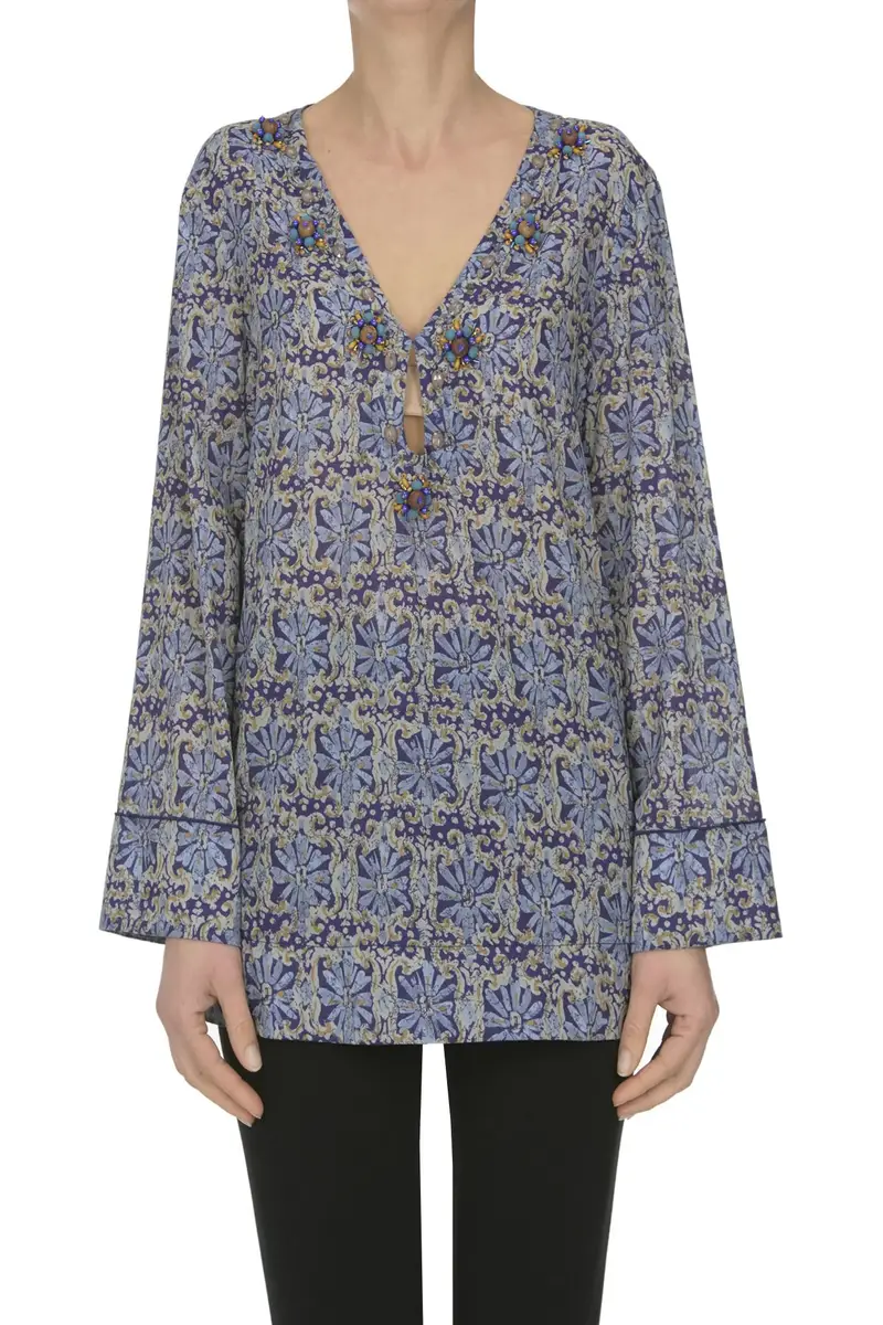 Camicia con applicazioni