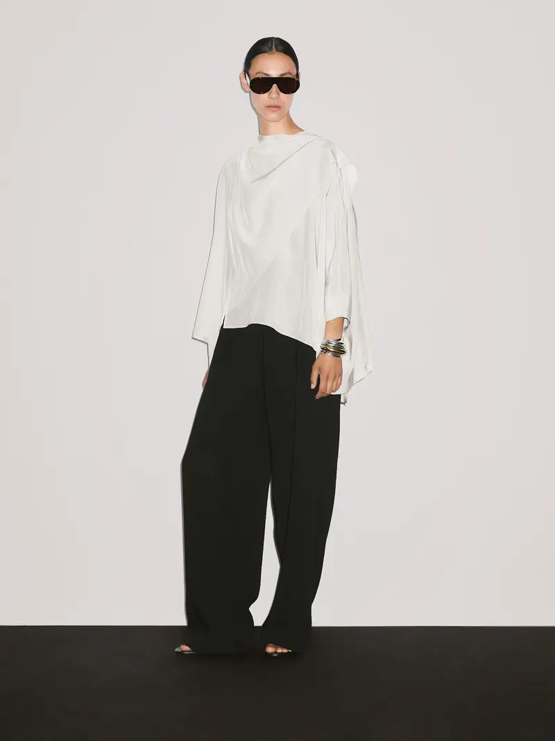 Mantella Corta Morbida Con Maniche Particolari - Ecru - M-L - Massimo Dutti - Femminile