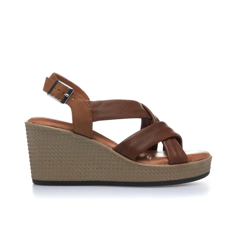 Sandali marroni in pelle con zeppa e cinturino