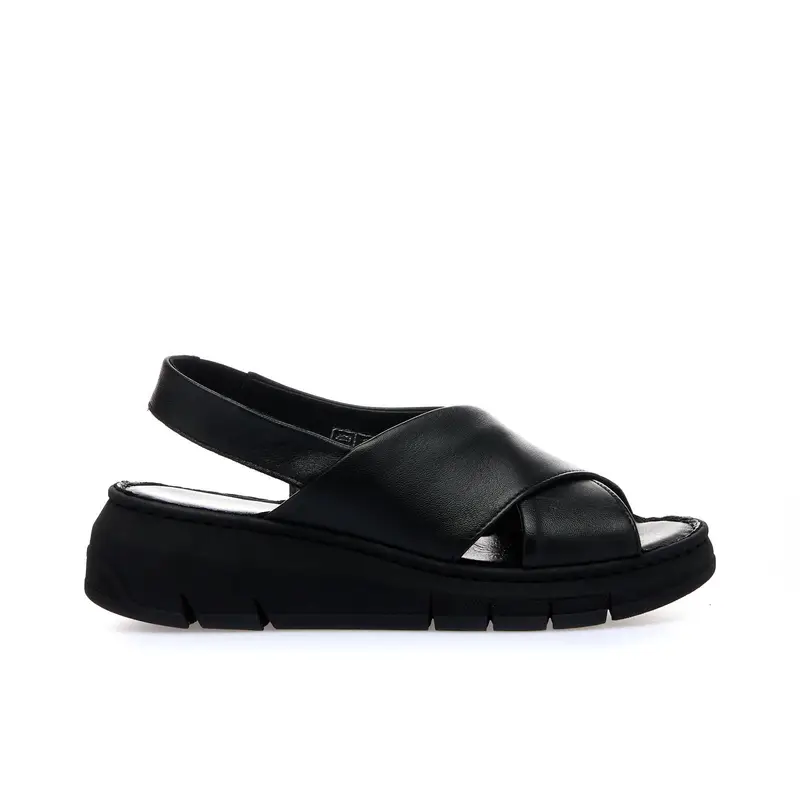 Sandali neri in pelle con suola platform