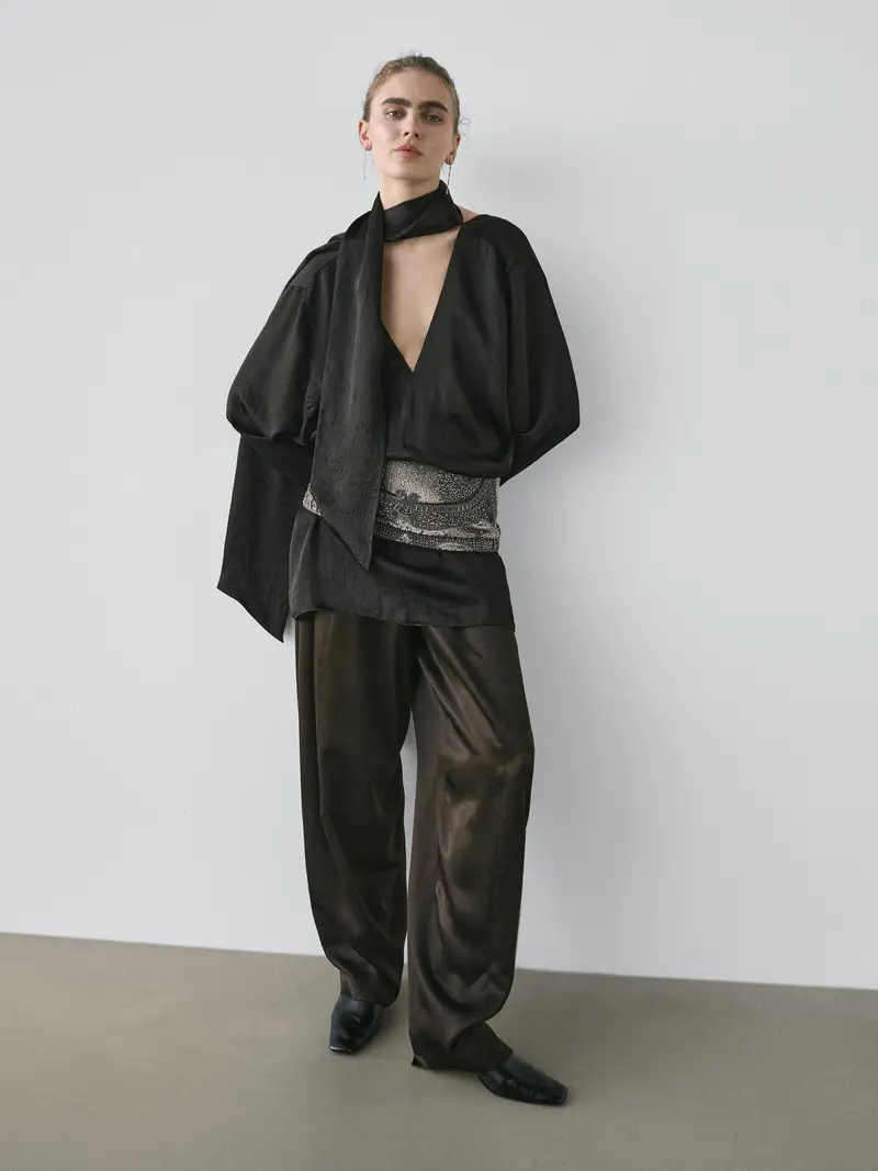 Camicetta Con Scollo A V E Allacciatura - Studio - Nero - - Massimo Dutti - Femminile