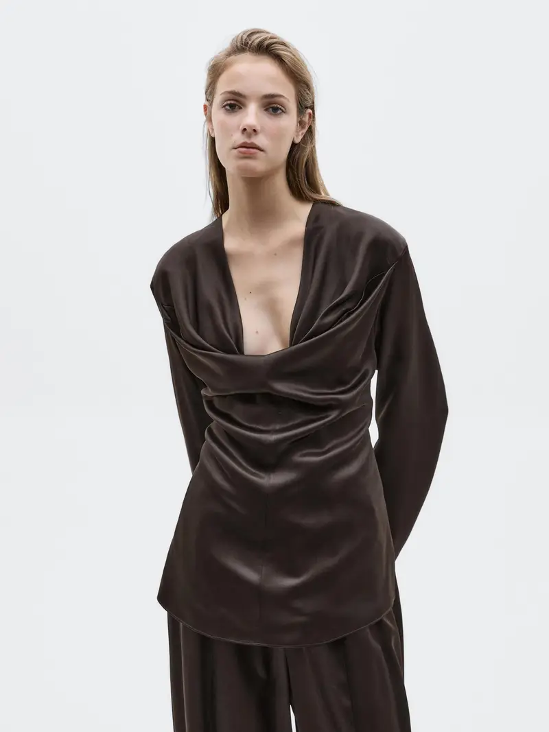 Camicetta Satinata Con Dettaglio Sullo Scollo - Limited - Cioccolato - - Massimo Dutti - Femminile