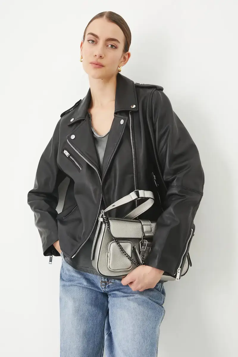 giacca in pelle colore nero