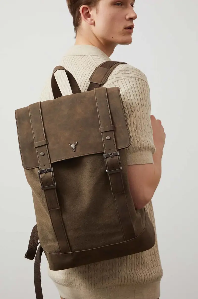 zaino colore marrone