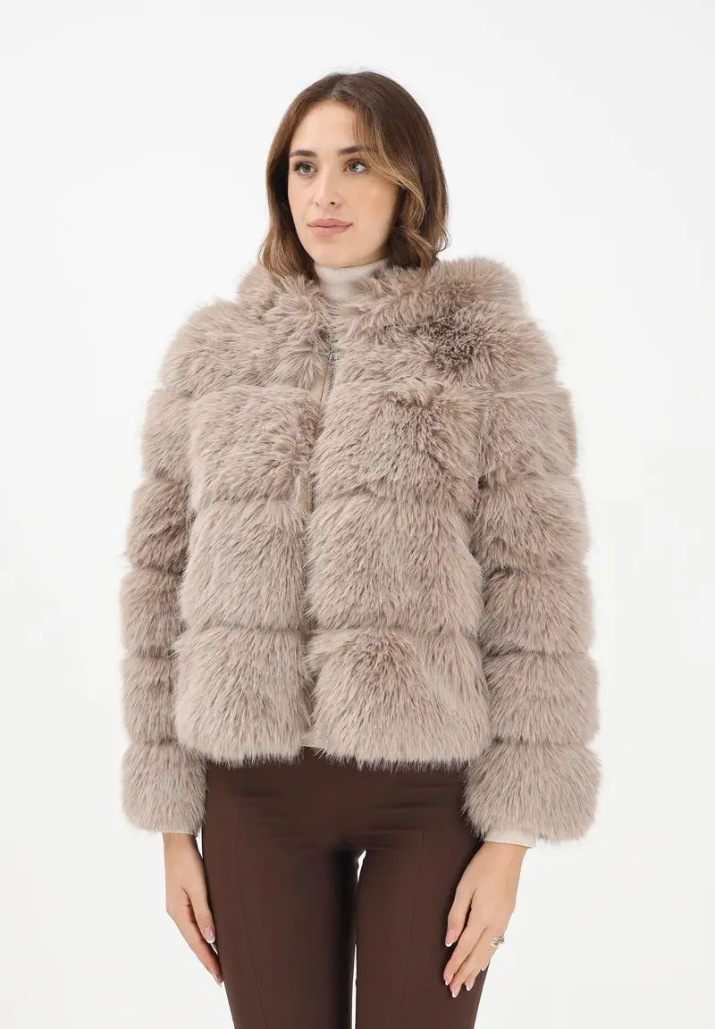 Pelliccia beige da donna con cappuccio