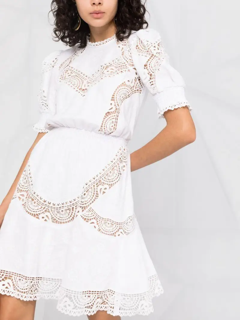 Abito bianco con ricami traforati in pizzo miniatura 3