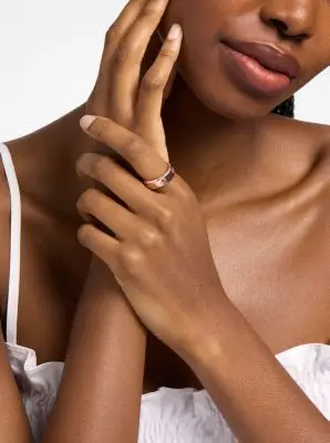 MK Anello con logo - Oro Rosa - Michael Kors miniatura 2