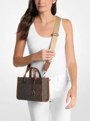 MK Borsa messenger Gigi piccola con stampa logo - Marrone - Michael Kors miniatura 2