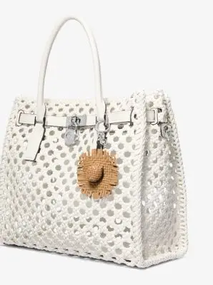 MK Ciondolo da borsa a forma di cappello in pelle intrecciata - Marrone - Michael Kors miniatura 3