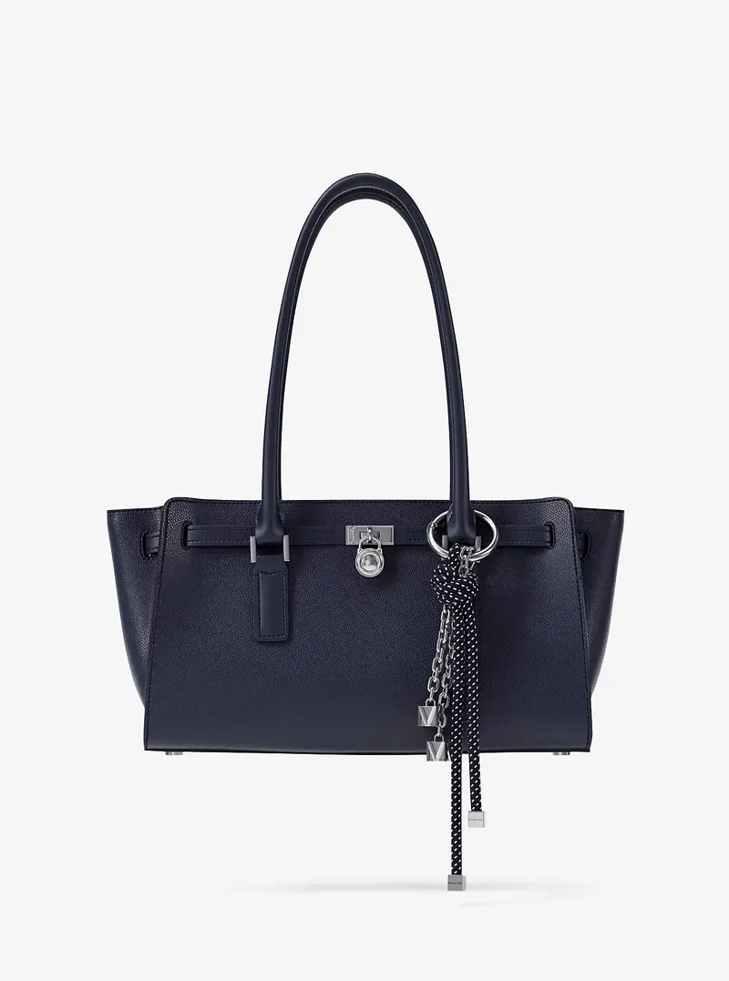 MK Ciondolo da borsa in tonalità argento con cordoncino maculato - Blu - Michael Kors miniatura 3