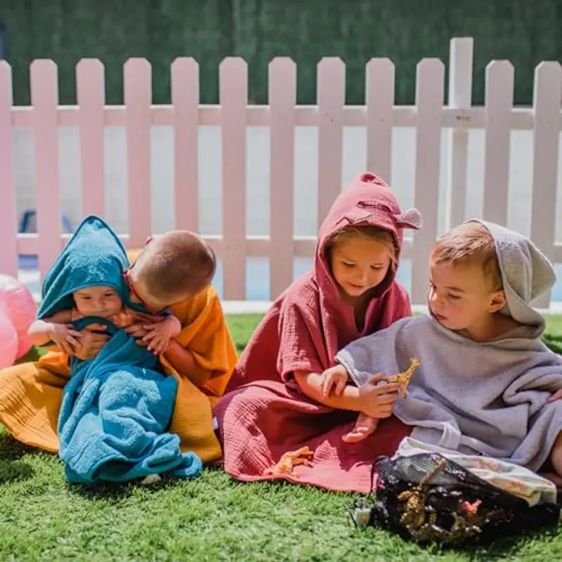 MIMUSELINA Poncho Asciugamano per Bambini – Accappatoio Neonato in Mussola – Poncho Leggero e Assorbente, Asciugatura Rapida – Poncho Mare Bambino (Grigio) miniatura 3