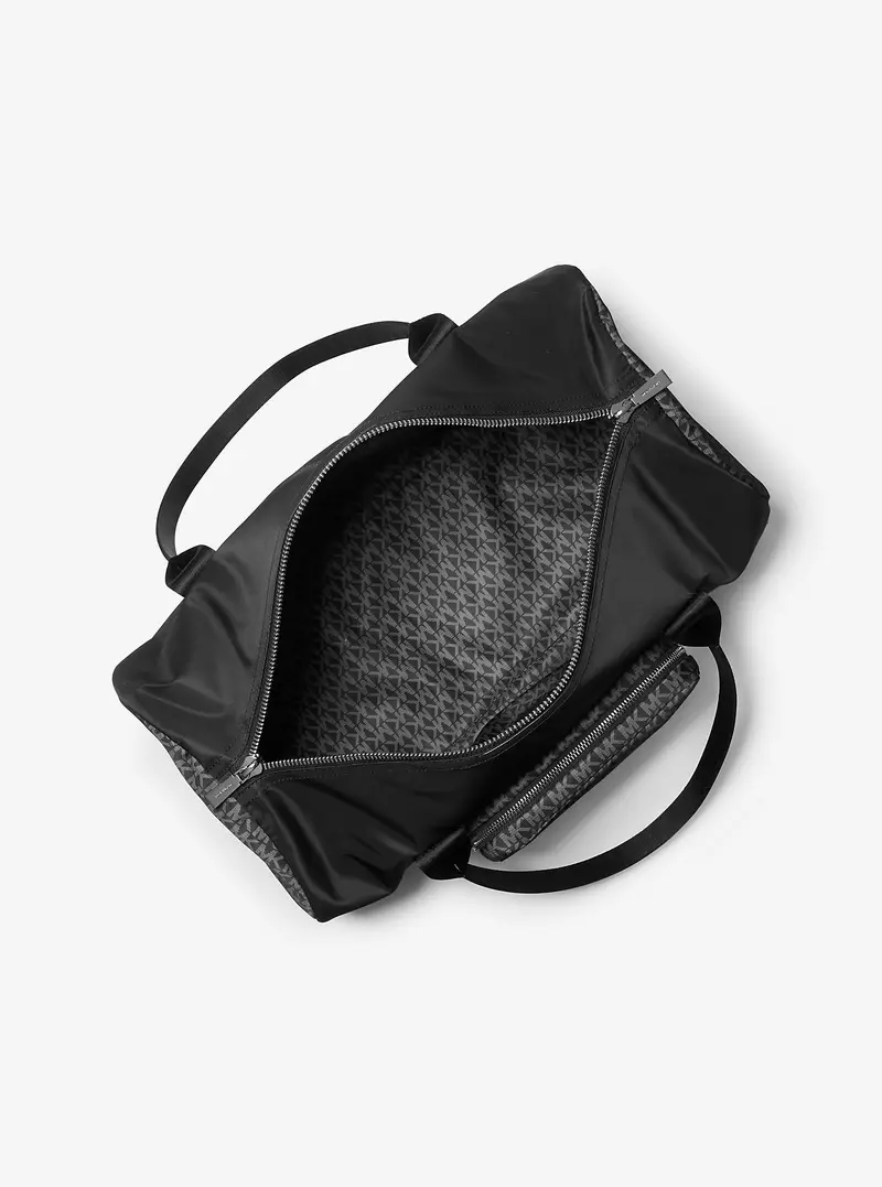 MK Borsa da weekend Tanner in nylon con stampa logo - Nero - Michael Kors miniatura 2