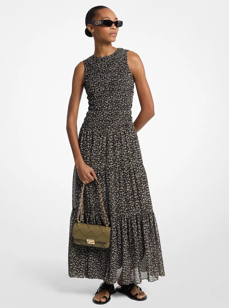MK Maxi abito in georgette a punto smock e stampa floreale - Verde - Michael Kors