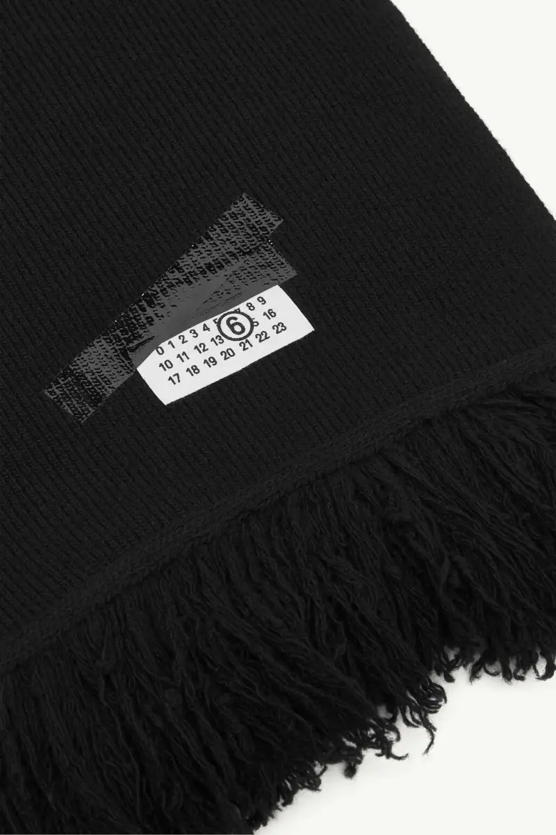 Sciarpa in lana nera con nastro adesivo miniatura 2