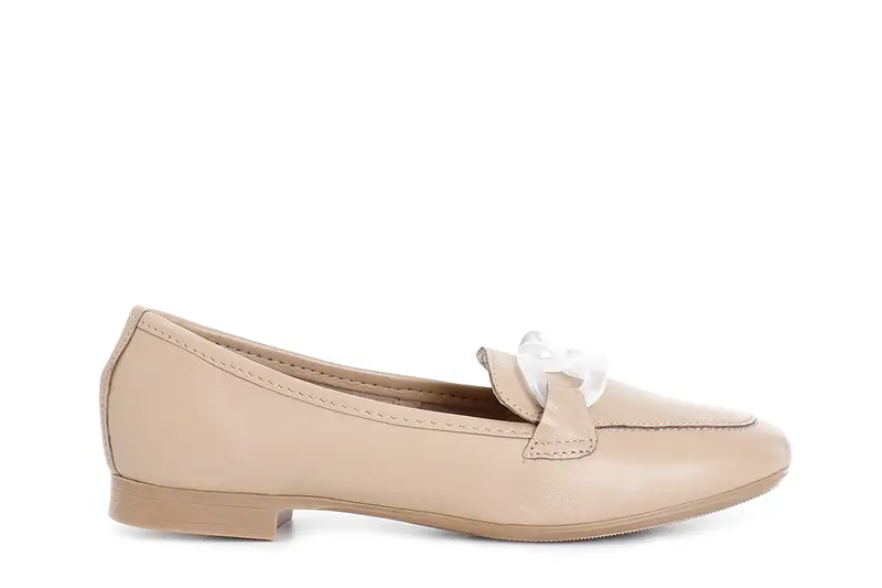 mocassino in pelle con catena taupe