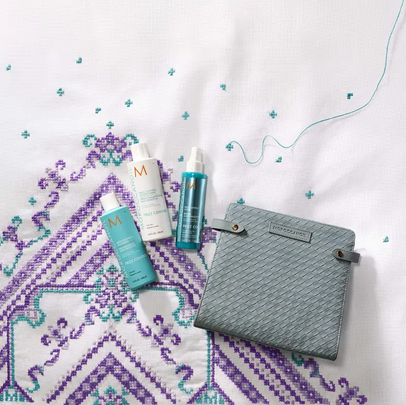 Frizz Control Holiday Bag Frizz - Prodotti termo protettivi capelli, Capelli secchi, Cofanetto per capelli miniatura 2