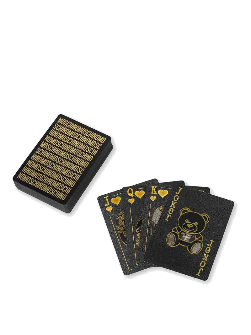 Giocando a carte Nero