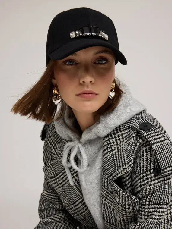 Berretto con ricamo di pietre Donna, Nero