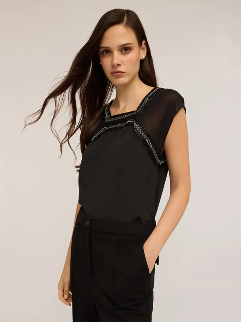 Blusa fluida ricamata Donna, Nero