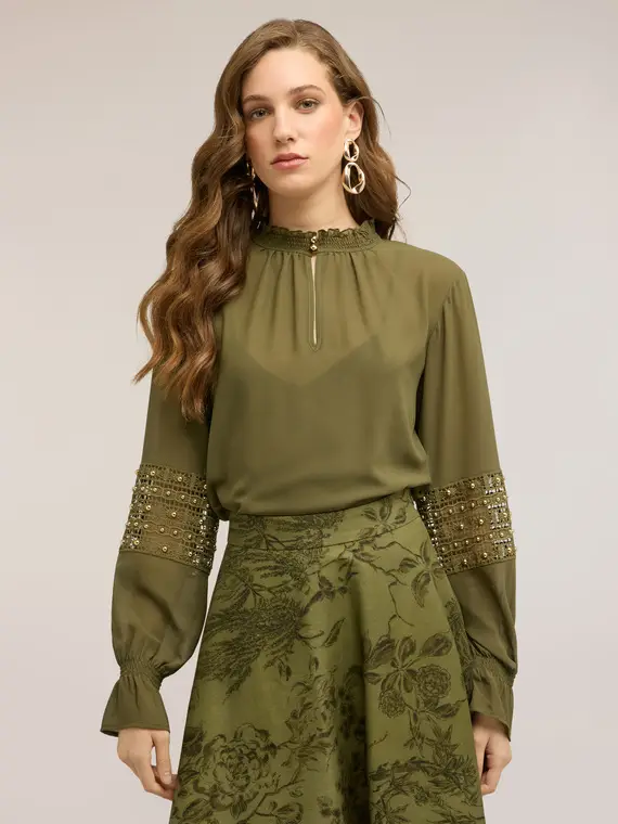 Blusa in georgette con maniche ricamate Donna, Verde militare