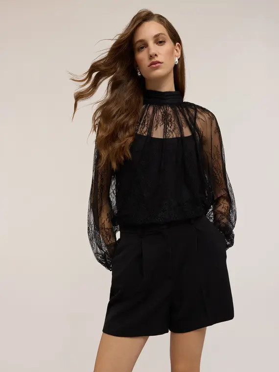 Blusa in pizzo con collo alto Donna, Nero