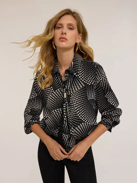 Camicia con cravattina fantasia a cuori Donna, Nero miniatura 3