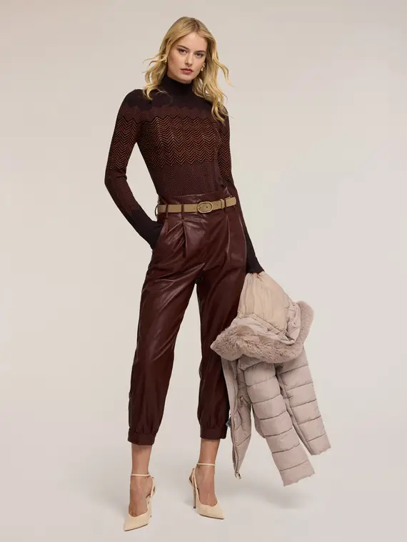 Dolcevita a coste con motivo chevron Donna, Marrone