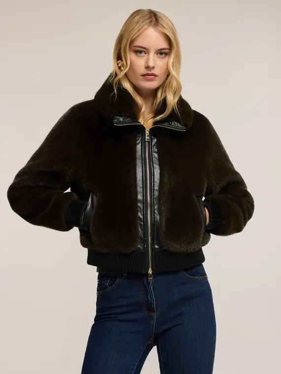 Giubbotto effetto peluche con cappuccio Donna, Verde militare