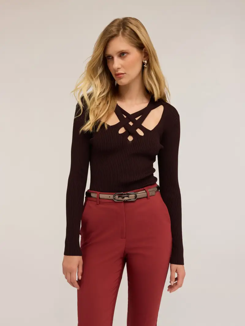 Maglia a coste con scollo lavorato Donna, Marrone