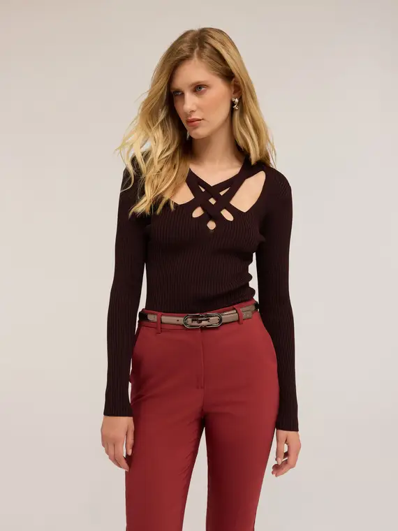 Maglia a coste con scollo lavorato Donna, Marrone